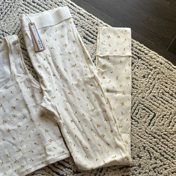 SKIMS Pajama Set with Tank and Shorts - Picture 6 of 6